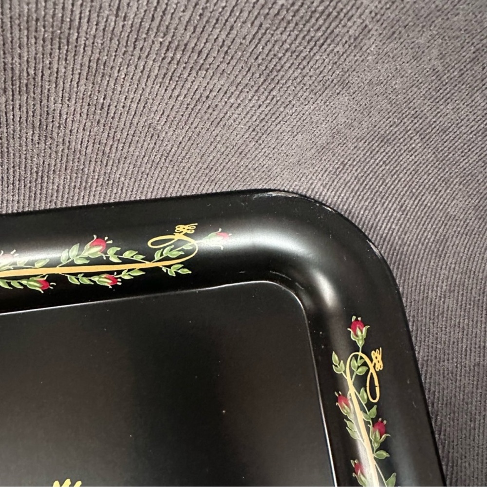 Vintage tole ware black metal tray with red roses floral - Picture 2 of 6